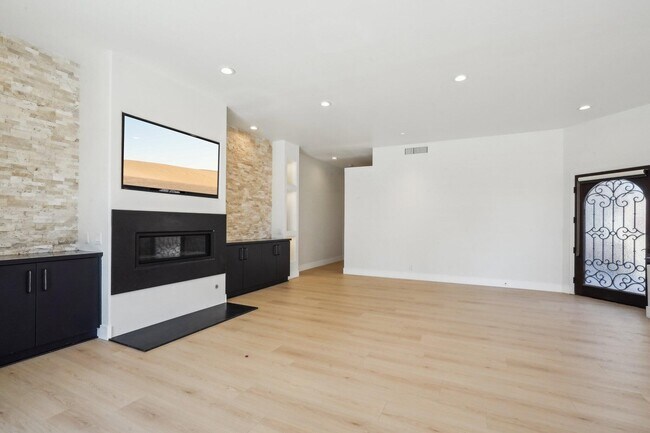 Building Photo - 48 Oak Tree Dr