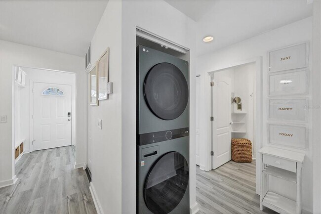 Building Photo - 3605 54th Dr W