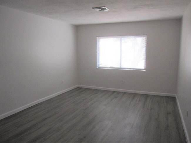 Building Photo - 677 Quincy Shore Dr