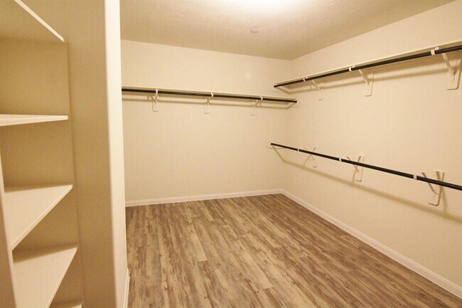 Building Photo - 3963 Lexington Manor Ct