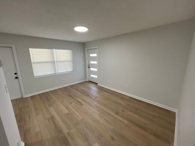 Building Photo - 126-132 E Harding St