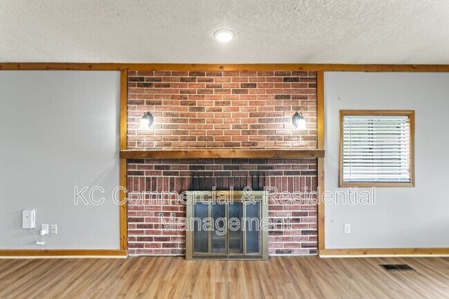 Building Photo - 7809 NE San Rafael Dr
