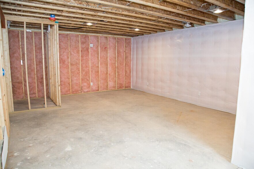 Building Photo - 6333 Pawnee Ln