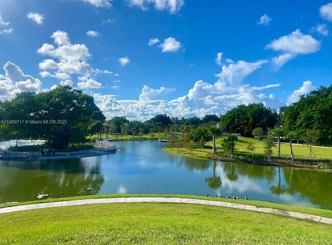 Building Photo - 315 W 28th St