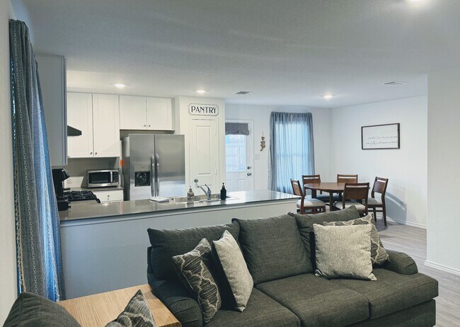 Building Photo - 722 Killdeer Trl