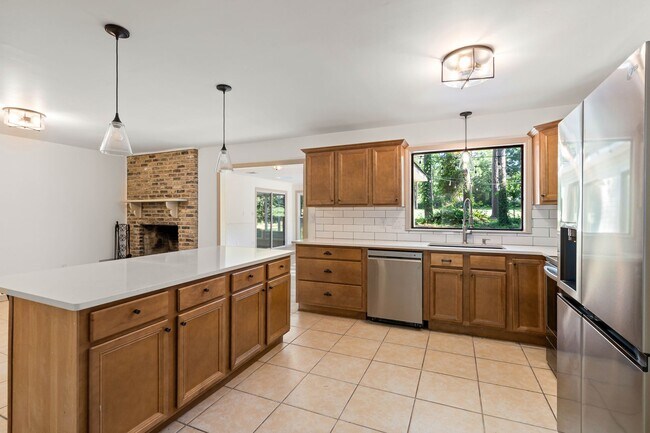 Building Photo - Lake Forest Golf Community
