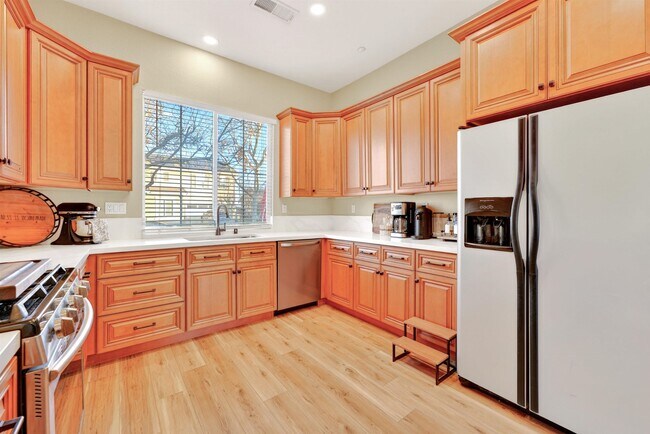 Building Photo - 107 Panorama Way