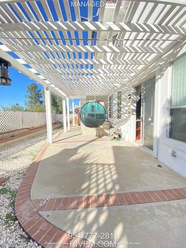 Building Photo - Step into luxury with this expansive 5 bed...