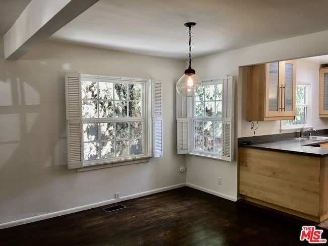 Building Photo - 9052 Elevado Ave