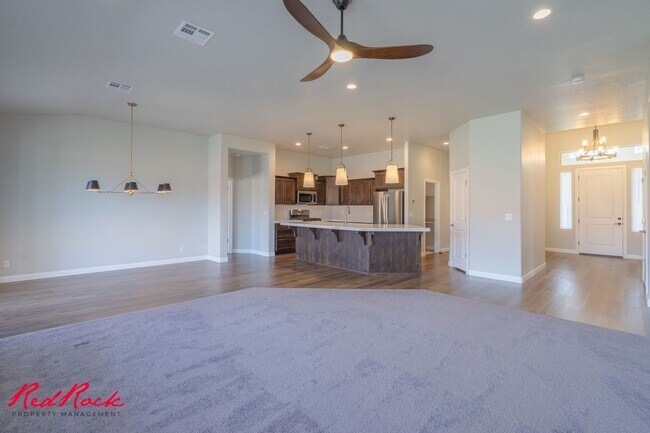 Building Photo - Stunning 4 Bedroom Home with Gorgeous Back...