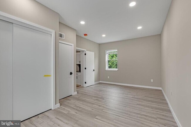 Building Photo - 435 W Susquehanna Ave