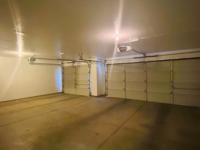 Building Photo - $2,795 Peach & Alluvial, Pool + Clovis Trail Access | W. Fallbrook Ave, Clovis