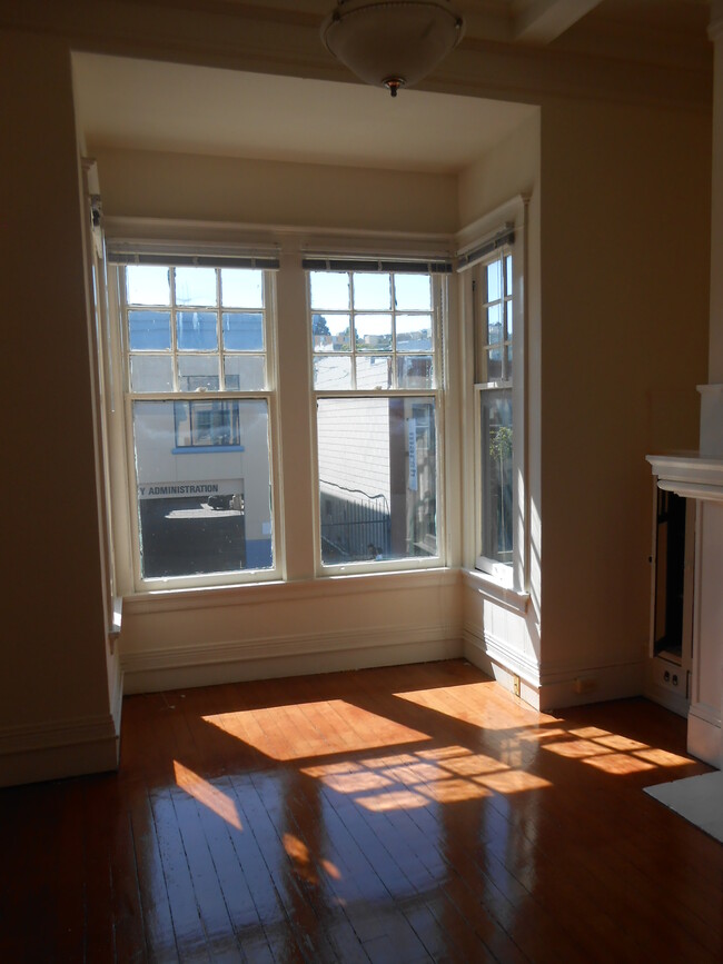 Primary Photo - 1087 Valencia St