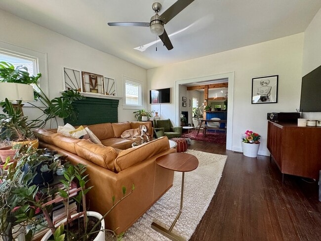 Building Photo - Renovated DTR Bungalow!