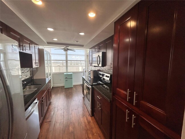 Building Photo - 18031 Biscayne Blvd