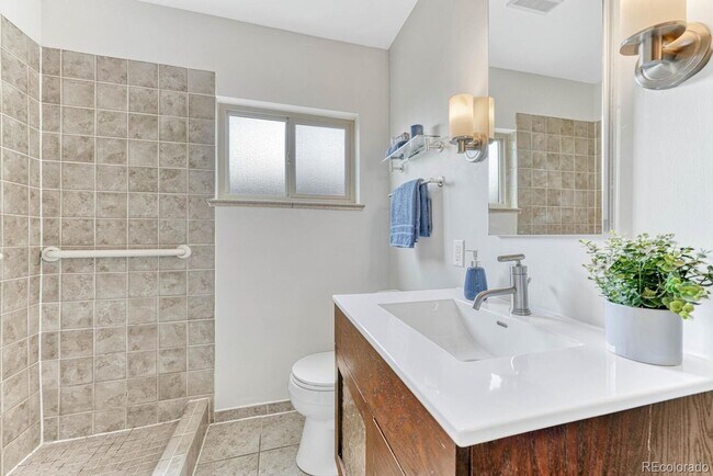 Building Photo - W 39th Ave Duplex