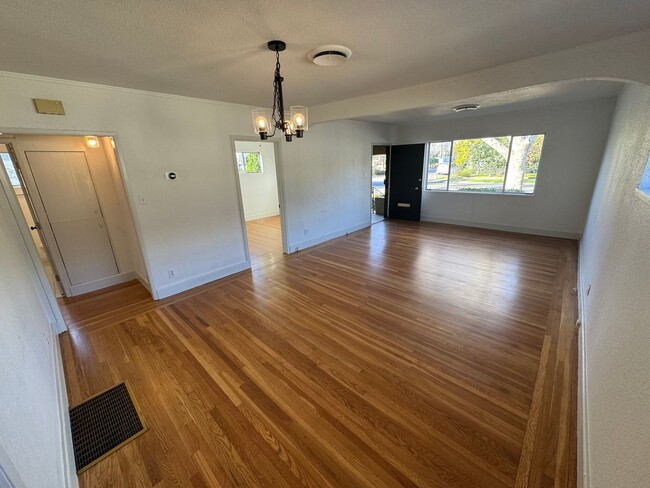 Building Photo - 3 bedroom 2 bathroom single family home | Located in Tahoe Park