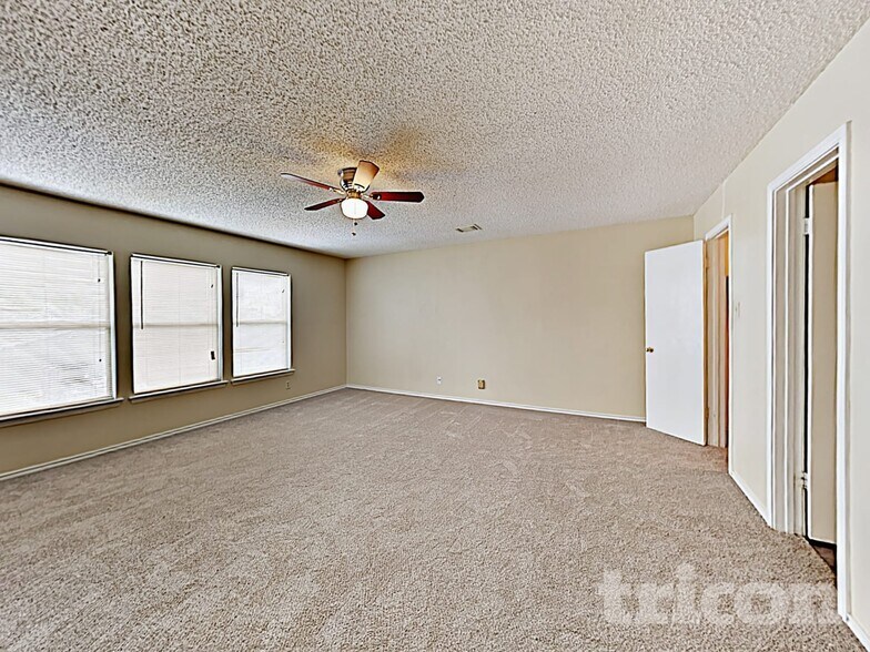 Building Photo - 8015 Chestnut Barr Dr