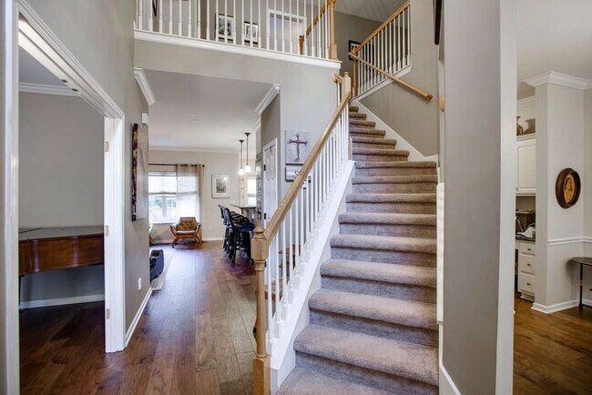 Building Photo - Pristine 5 Bed Fenced Franklin Home!