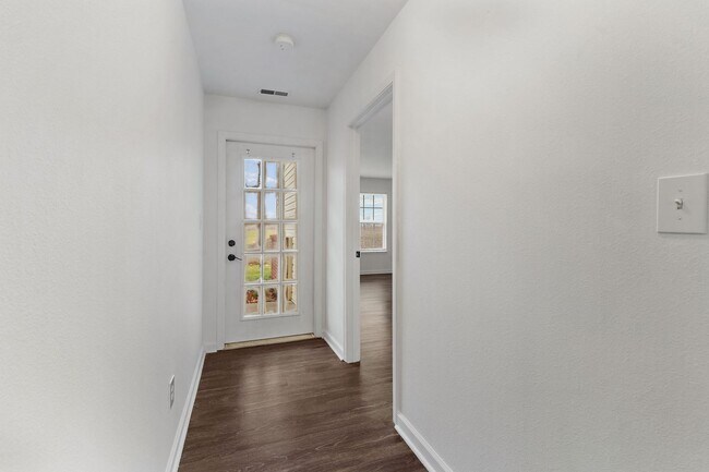 Building Photo - Rent $1725/mo********** Minutes to Honda*********Cul De Sac Community