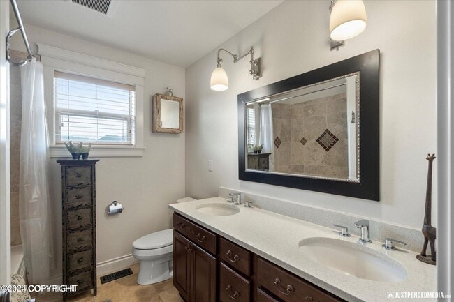 Building Photo - Amazing 4 Bed/4.5 Bath Palmer Home