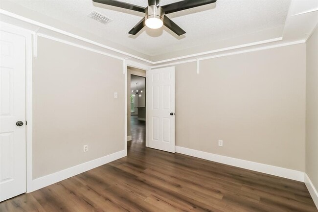 Building Photo - 6323 Avery Island Ave