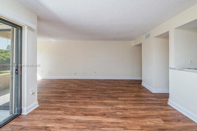 Building Photo - 8860 SW 123rd Ct