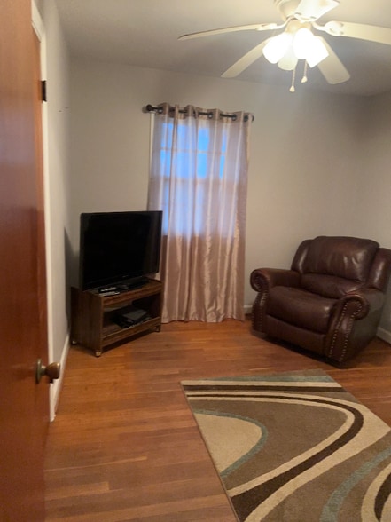 Building Photo - 4519 Fairport Rd