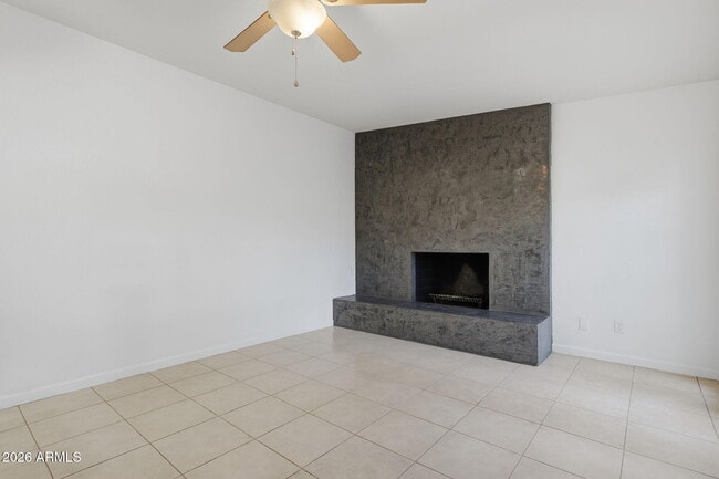 Building Photo - 2428 E La Jolla Dr