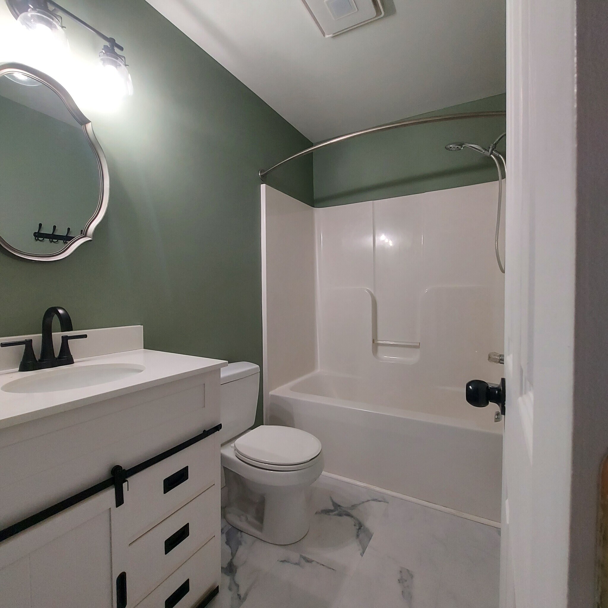 Building Photo - 102 Kadies Ln