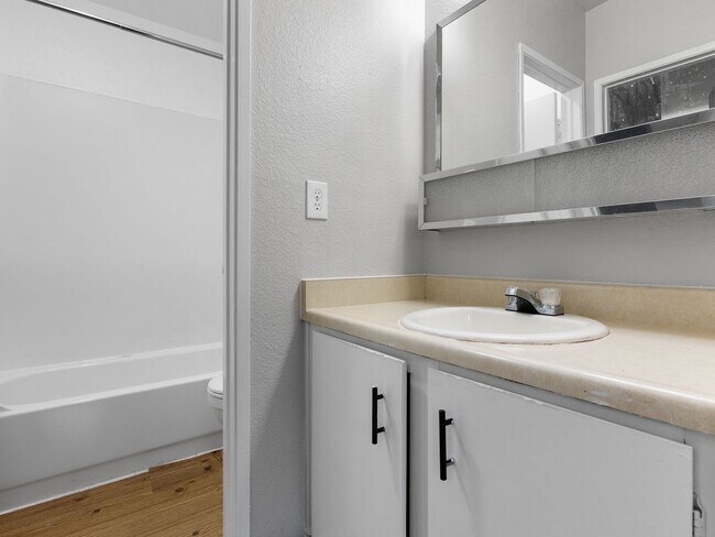 Building Photo - 6003