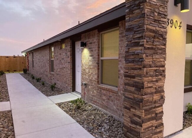 Building Photo - 3806 Valeria - MonMack Place
