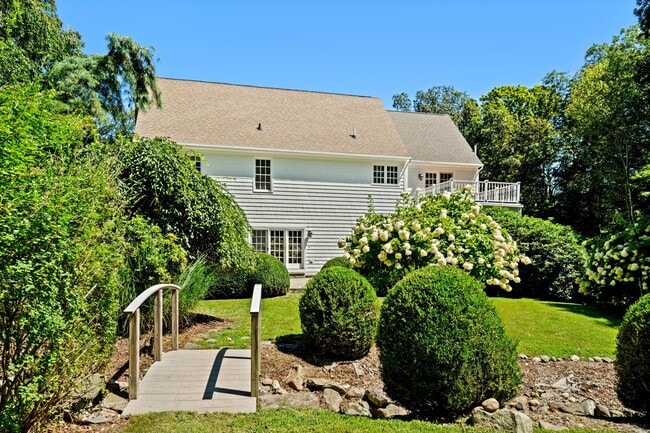 Building Photo - 38 Davis Hill Rd