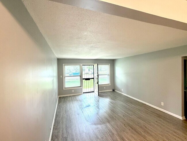 Building Photo - 1827 Bashford Manor Ln