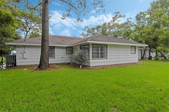 Building Photo - 302 Shoreacres Blvd