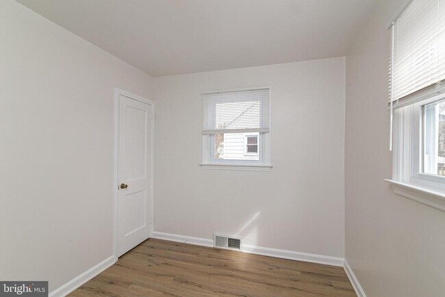 Building Photo - 1001 Armistice Dr
