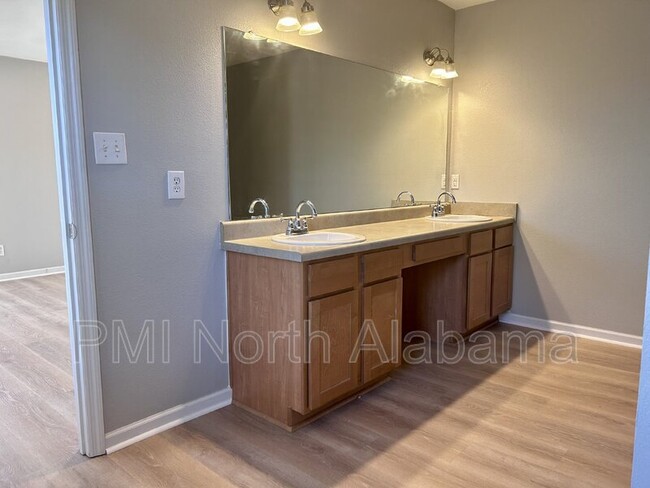 Building Photo - 379 Jasmine Dr