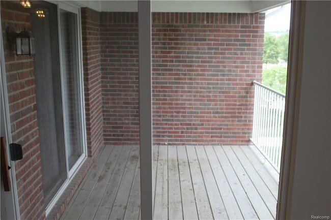 Building Photo - 16695 Carriage Way