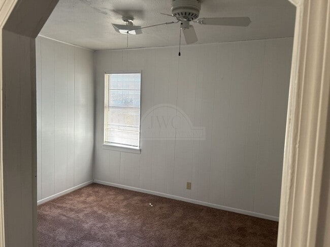 Building Photo - 906 Jefferis Ave