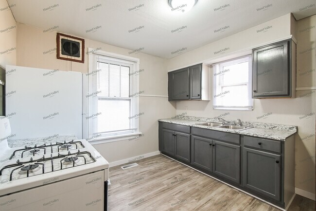 Building Photo - 6209 Radom St