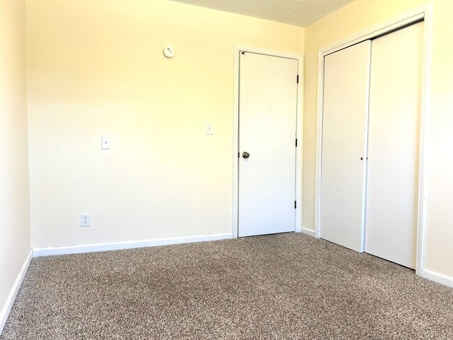 Building Photo - MOVE IN SPECIAL - 1/2 Off Move in Rent