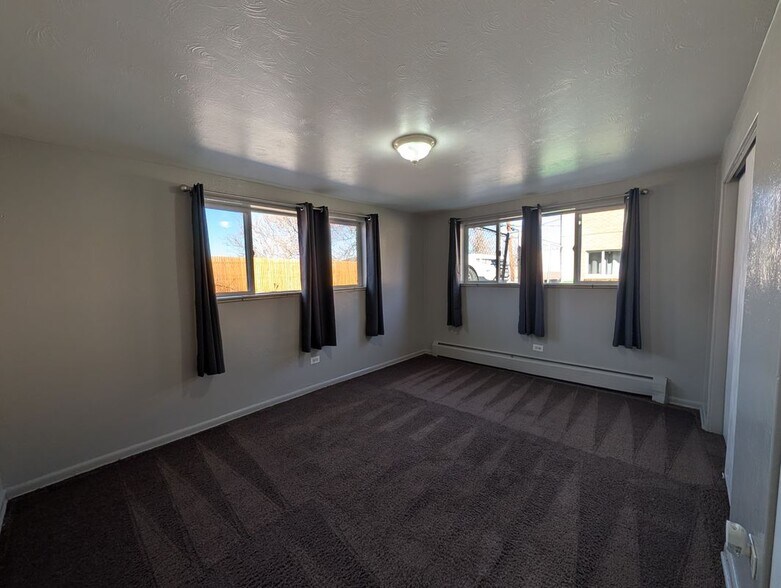 Building Photo - 1741 Clinton St