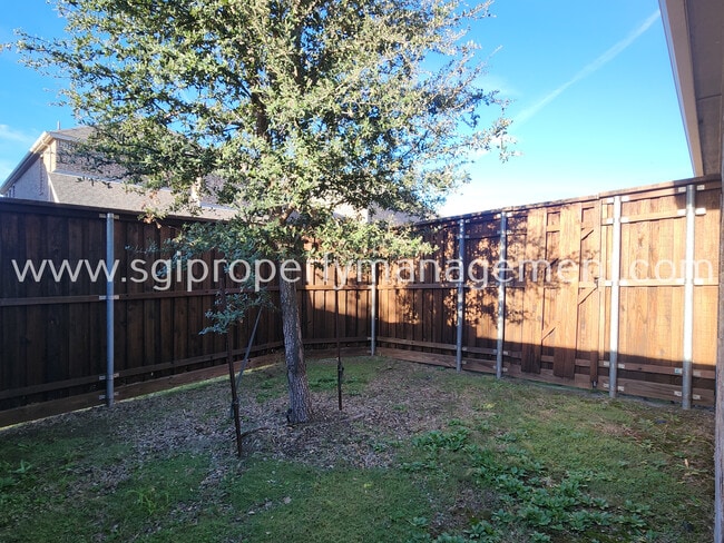 Building Photo - 2024 Miramar Dr