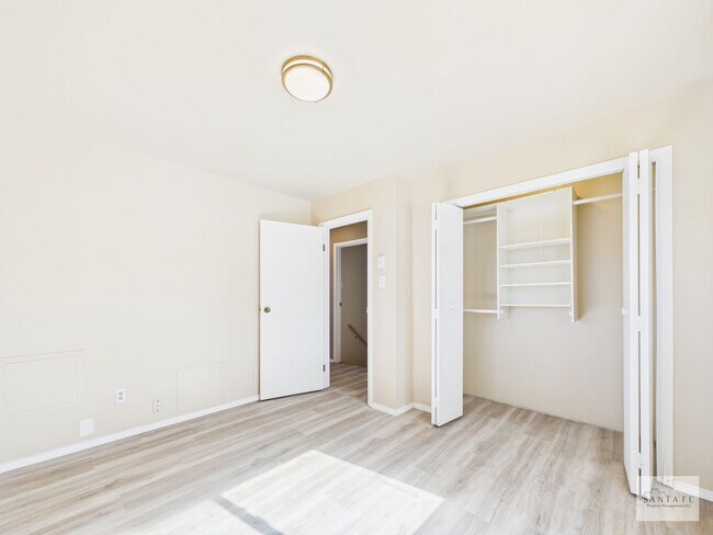 Building Photo - Single Family Home minutes from Los Alamos...