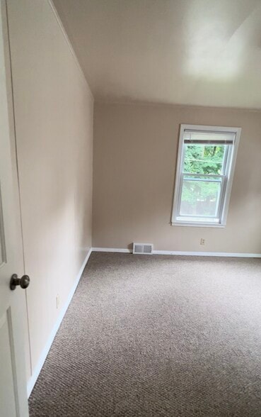 Building Photo - 110 Cottage Grv