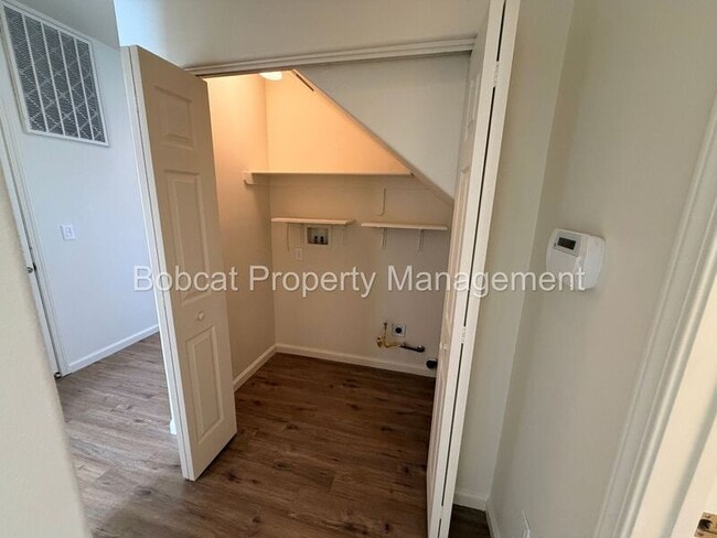 Building Photo - 1272 Woodside Dr