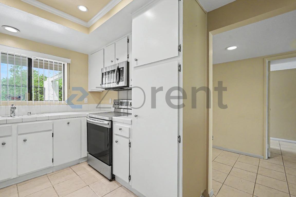 Building Photo - Unit