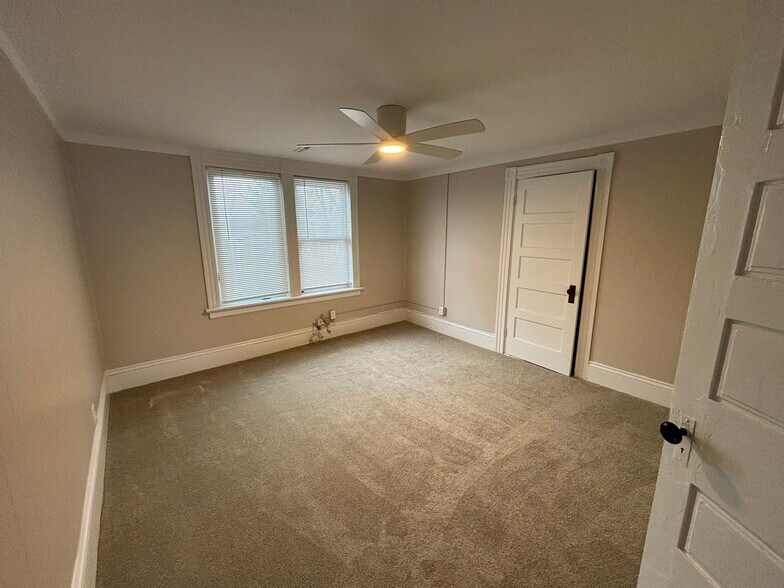 Building Photo - 127 Legris Ave