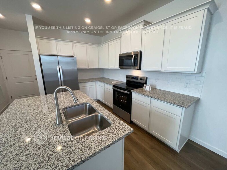 Building Photo - 279 S Uriah St