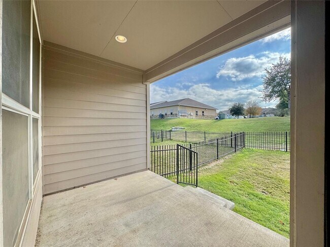 Building Photo - 113 Homily Dr